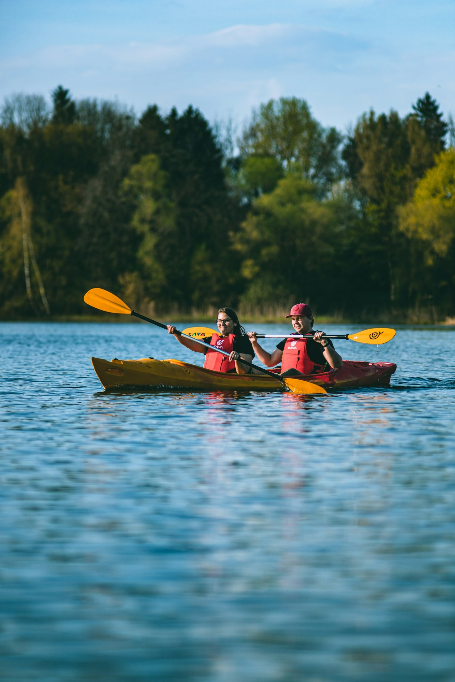 Five Benefits of Night Kayaking for Couples